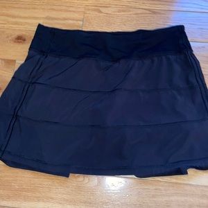 Black Lululemon size 6 skirt!! Tag has been ripped off-still in great condition!